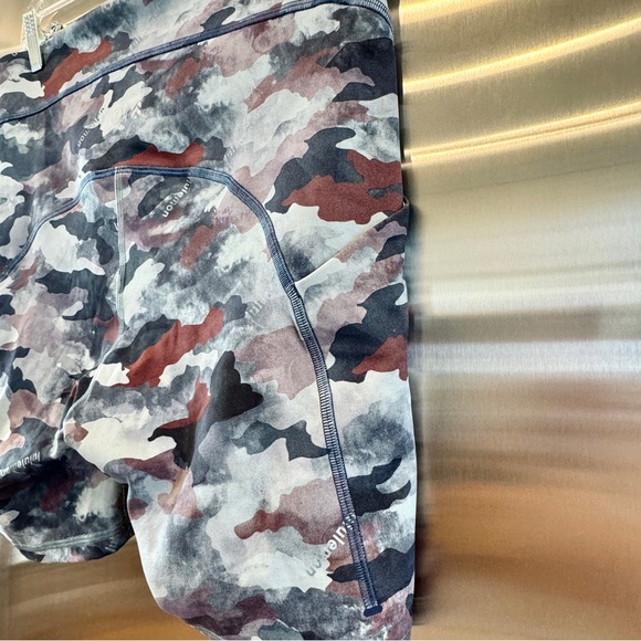 NWT Lululemon Power Thru HR High Rise Short Color Seam in Blue Camo 6” Inseam - Picture 12 of 16